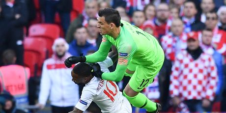 Sterling i Lovre Kalinić (Foto: AFP)