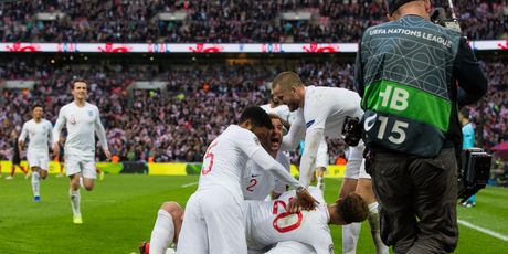 Engleski igrači slave gol Kanea (Photo: Craig Mercer/Press Association/PIXSELL)