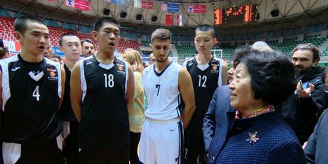 Kinezi na sportskoj obuci (Foto: Dnevnik.hr) - 1