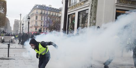 Neredi u Parizu (Foto: Lucas BARIOULET / AFP)