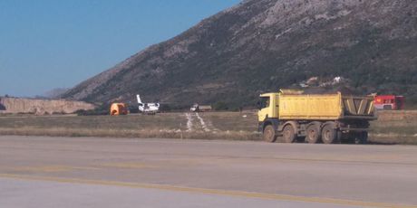 Avion sletio na zatvoreni dio Zračne luke Dubrovnik (Foto: Avioradar.hr) 1