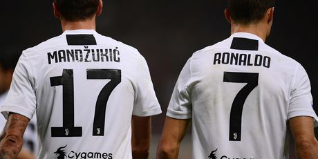Mario Mandžukić i Cristiano Ronaldo (Foto: AFP)