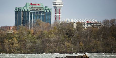 Olupina barže na Niagarinim slapovima - 1