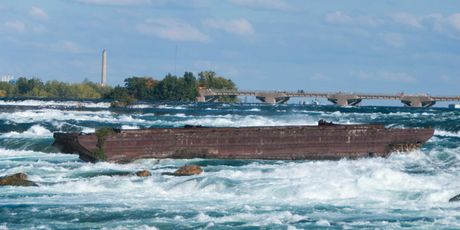 Olupina barže na Niagarinim slapovima - 2