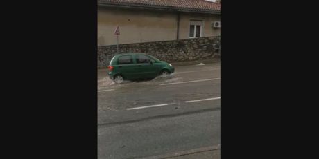 Poplavljena ulica u Rijeci (Foto: Dnevnik.hr) - 3