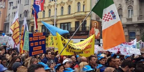 Transparenti na prosvjedu Hrvatska mora bolje (Foto: Dnevnik.hr) - 2