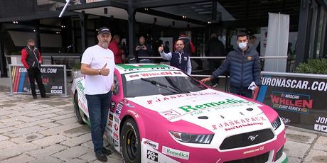 Niko Pulić sa svojim trkaćim autom