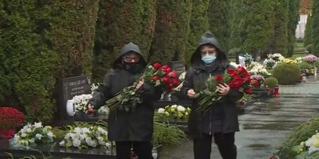 Majke polažu cvijeće u Vukovaru - 2