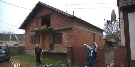 Dvorište obitelji Makvić nakon perjana - 4