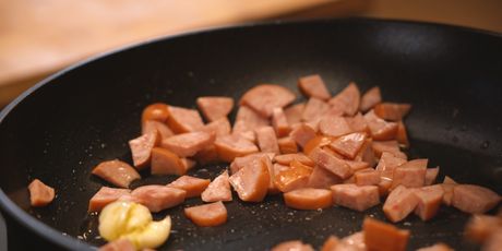 Tjestenina s graškom i kranjskim kobasicama u finom kremastom umaku - 2