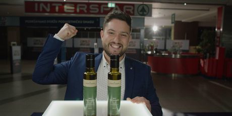 Zvonimir Kalić sa svojim uljem Croaticanna