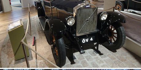 Volvo OV4 (1927) vs. Volvo XC90 (2019)