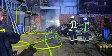 Požar pogona tekstila u Petrinji - 8