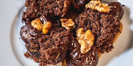 Čokoladni banana kruh s pastom od oraha praline