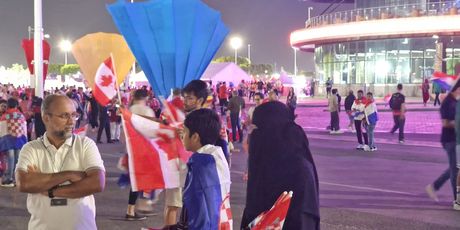 Hrvatski navijači ispred stadiona