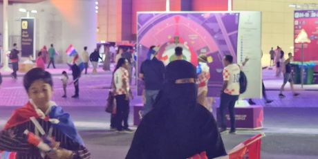 Hrvatski navijači ispred stadiona