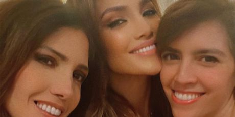 Jennifer Lopez sa sestrama