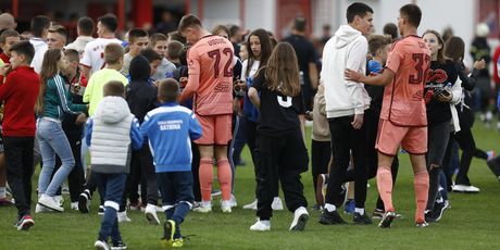 Igrači Dinama nakon utakmice s Oriolikom