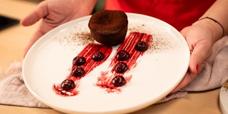 Maja Šabić: Lava cake s coulisom i gelom od šumskog voća - 10