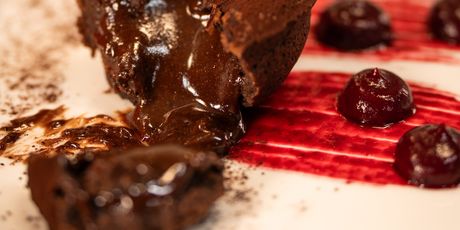 Maja Šabić: Lava cake s coulisom i gelom od šumskog voća - 11