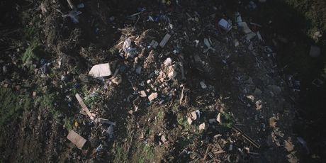 Divlje odlagalište otpada u mjestu Podum - 1