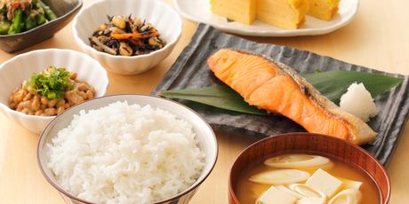 Tipični japanski doručak uključuje rižu, soju, miso-juhu, a katkad i malo ribe