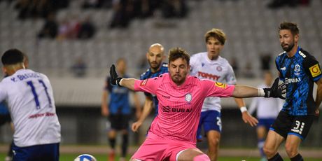 Oliver Zelenika brani udarac Emira Sahitija