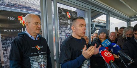 Domovinski pokret okupio se da spriječi Milorada Pupovca da oda počast žrtvama Vukovara - 8