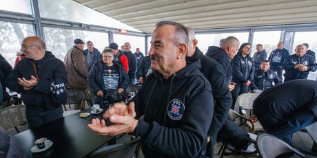 Domovinski pokret okupio se da spriječi Milorada Pupovca da oda počast žrtvama Vukovara - 11