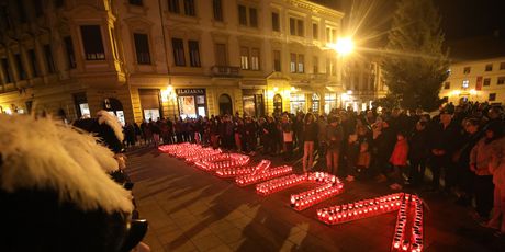 Paljenje svijeća u Varaždinu uoči Dana sjećanja na žrtve Vukovara i Škabrnje - 1