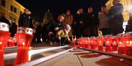 Paljenje svijeća u Varaždinu uoči Dana sjećanja na žrtve Vukovara i Škabrnje - 4