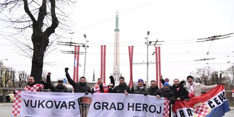 Transparent hrvatskih navijača u Rigi za Vukovar