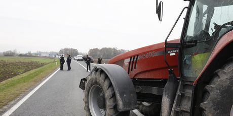 Prosvjednici traktorima blokirali granični prijelaz Županja-Orašje - 2