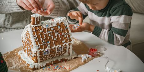 Kućica od medenjaka pravi je simbol Božića u čijoj će izradi uživati cijela obitelj