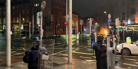 Neredi u Dublinu nakon napada nožem
