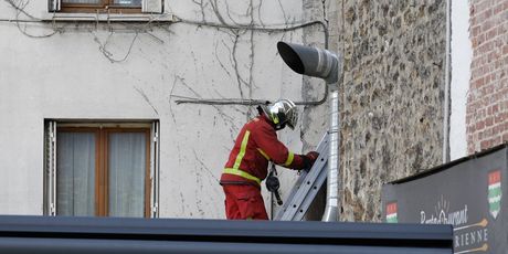 Tri osobe poginule u požaru stambene zgrade u Francuskoj - 5
