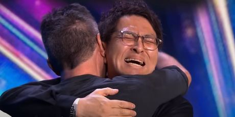 Ichikawa Munehiro i Simon Cowell