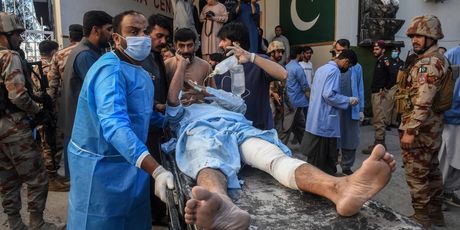 U eksploziji na željezničkoj stanici u Pakistanu poginule su najmanje 24 osobe - 8