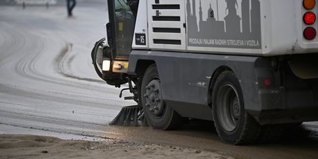 Policija zatvorila promet zbog puknuća cijevi na križanju Savezne Republike Njemačke i Avenije Dubrovnik - 4