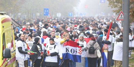 Građani u Vukovaru u majicama s imenima poginulih - 1