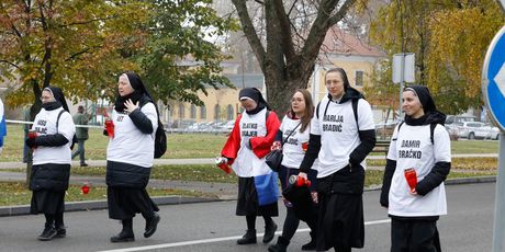 Građani u Vukovaru u majicama s imenima poginulih - 2