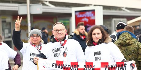 Građani u Vukovaru u majicama s imenima poginulih - 4