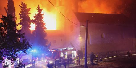 Veliki požar zahvatio samostan i crkvu Sv. Križa na Čiovu