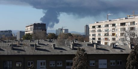 Oblak crnog dima uslijed požara u Svetoj Nedelji vidi se i u Zagrebu - 2