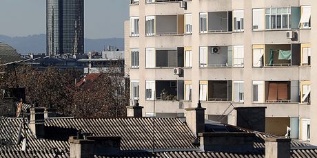 Oblak crnog dima uslijed požara u Svetoj Nedelji vidi se i u Zagrebu - 4