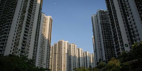 Prazne ulice u Forest Cityju