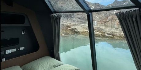 Glacier Floating Hut - 1