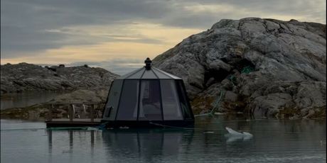 Glacier Floating Hut - 2