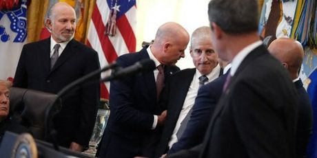 Incident u Ovalnom uredu - 4