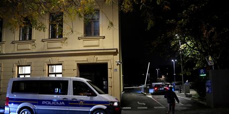 Maskirani muškarci se okupili u centru Zagreba